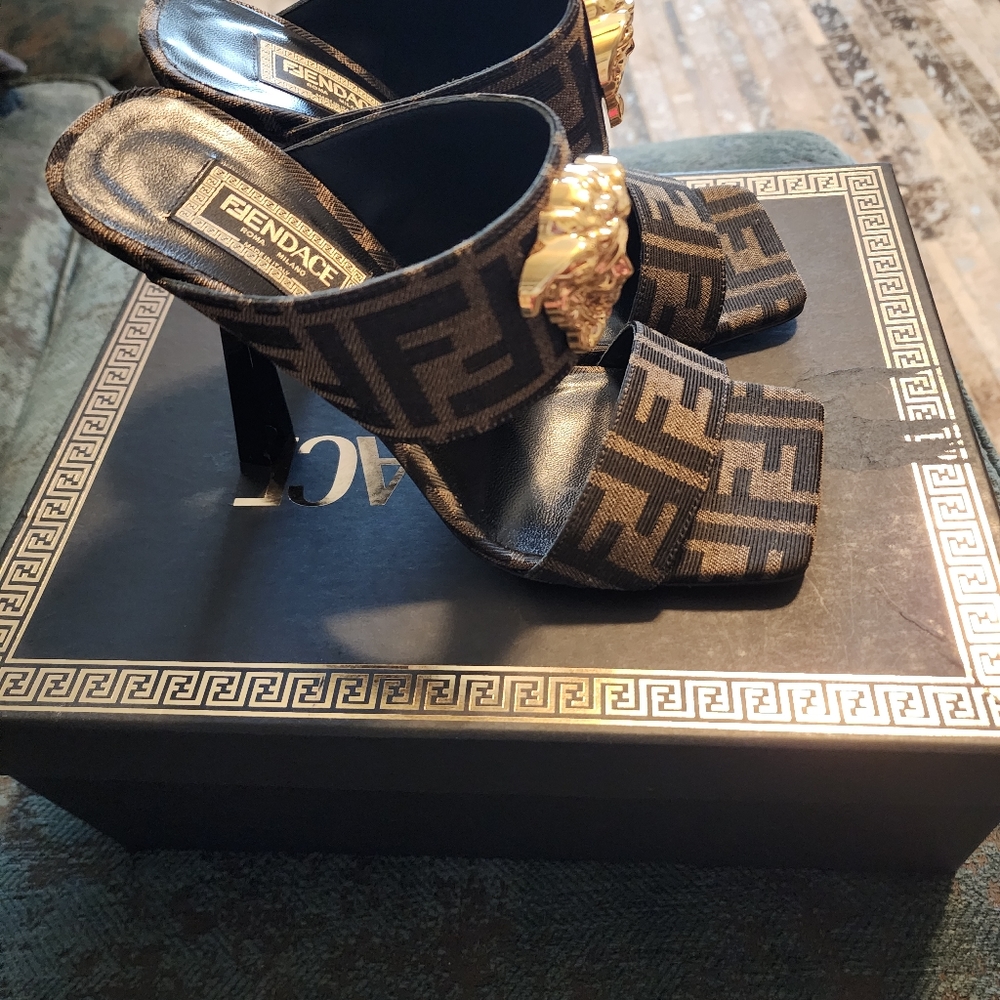 ‼️SOLD‼️Fendace Heels - Picture 2 of 12